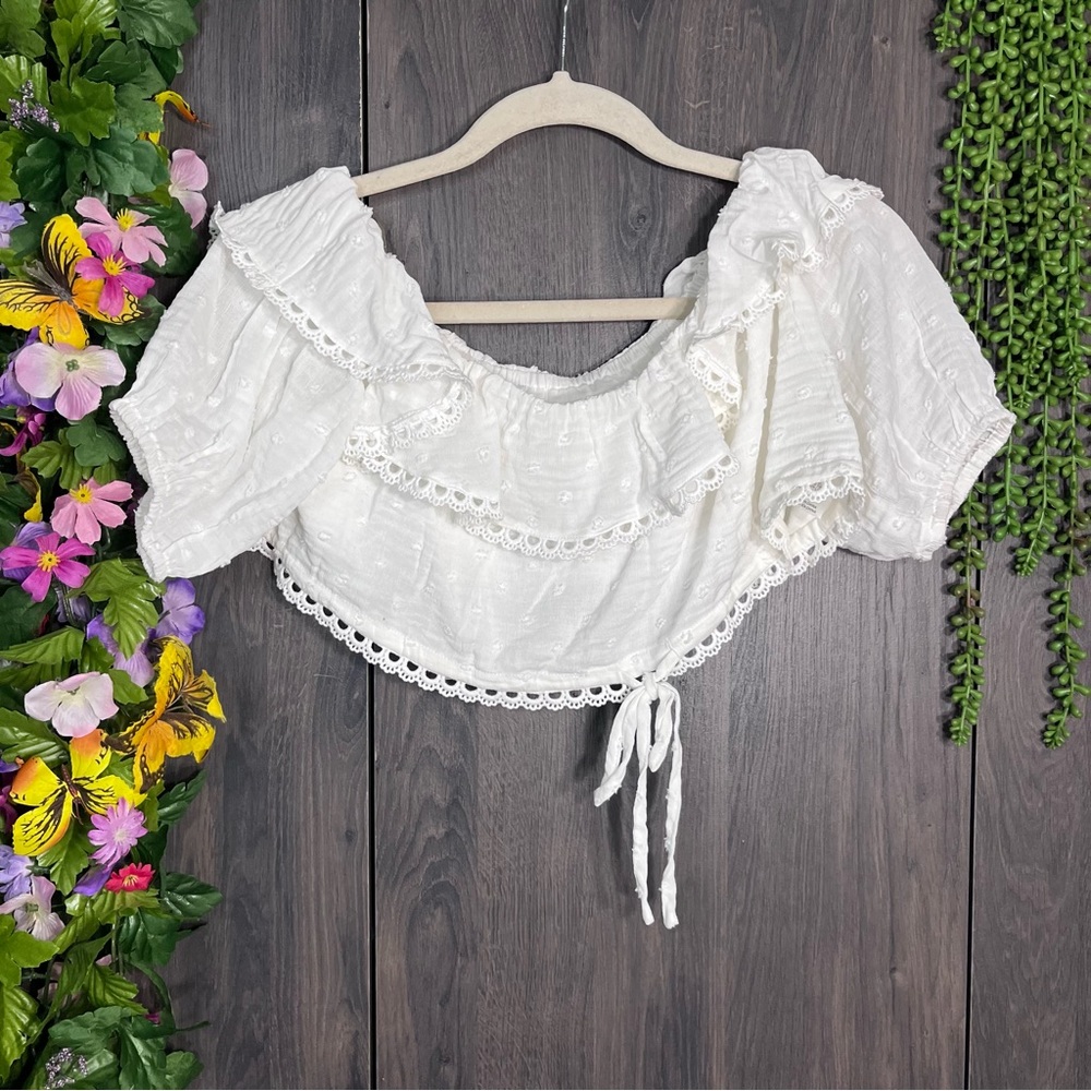=🌼3/$30🌼NWT Hot & Delicious Embellished Detailed White Crop Top Size Small